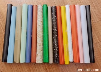 色彩のあるパターン 内部表面の装飾のための自己粘着型 PVCフィルムロール
