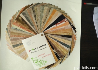 テーブル カバーのための0.50mmの厚さの装飾的なポリ塩化ビニールのフィルムの光沢度の高い大理石の設計
