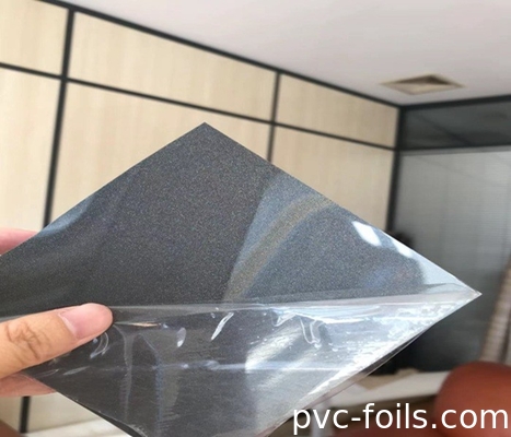 高光沢 浅灰色 PVC キャビネットフィルム 0.50mm 真空膜圧縮用