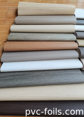高品質の木材・穀物効果のPVCラミネーションフィルム ドアプロファイル
